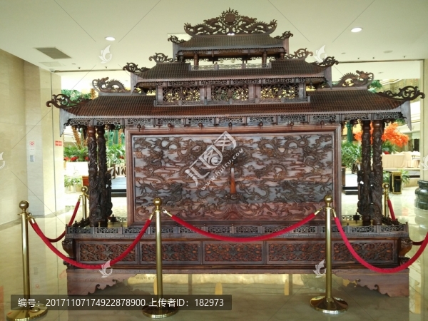 龍紋屏風(fēng)