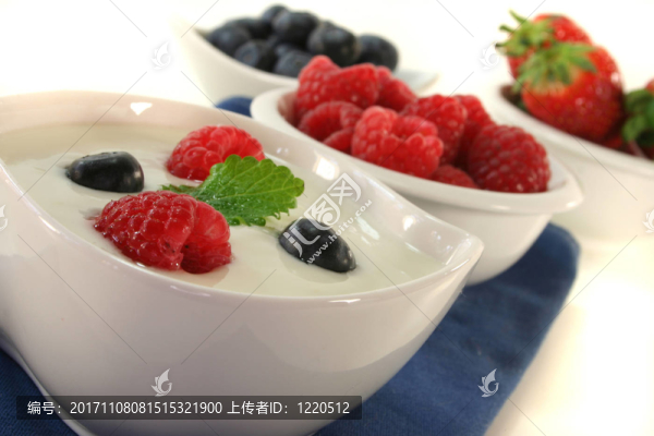 水果酸奶
