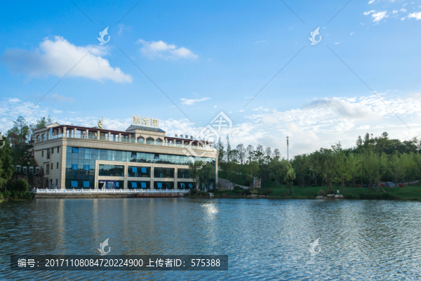 湖景別墅