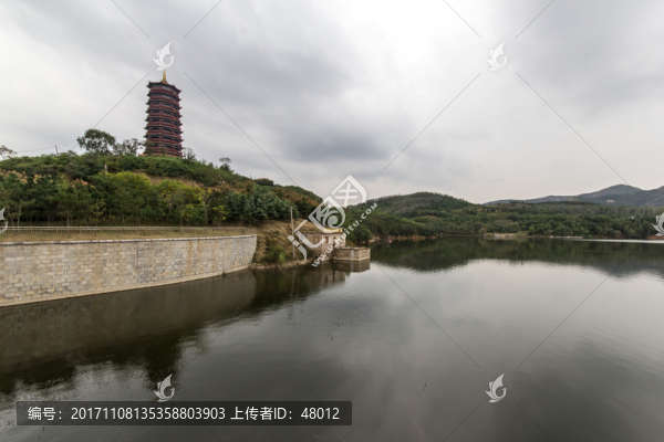 龍王湖與新塔
