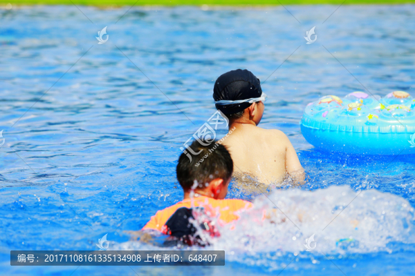 兒童戲水,兒童游泳,兒童學(xué)游泳