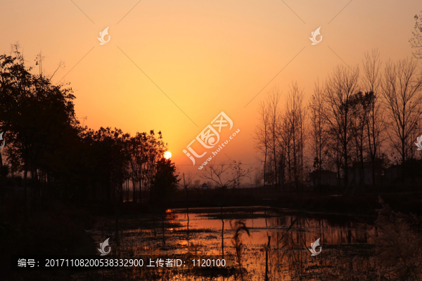 冬天黃昏的小河