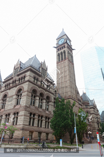 多倫多城市建筑,尖頂建筑,鐘樓