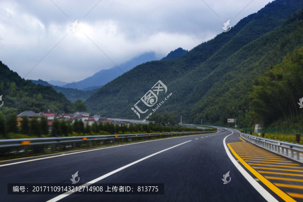 穿越山川高速路