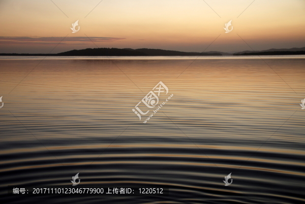 米奧湖上的波浪
