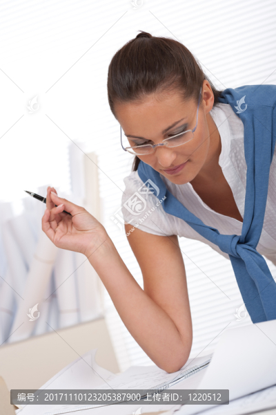 女人