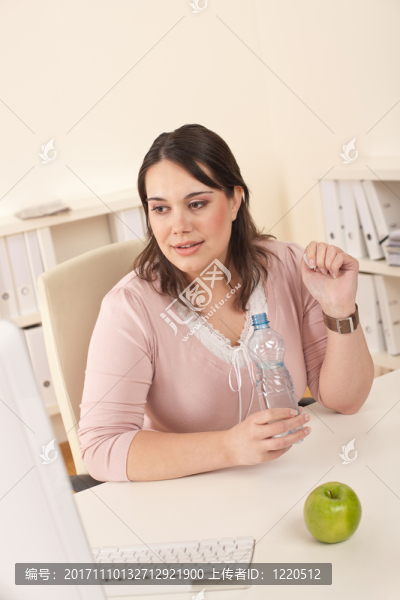 女人