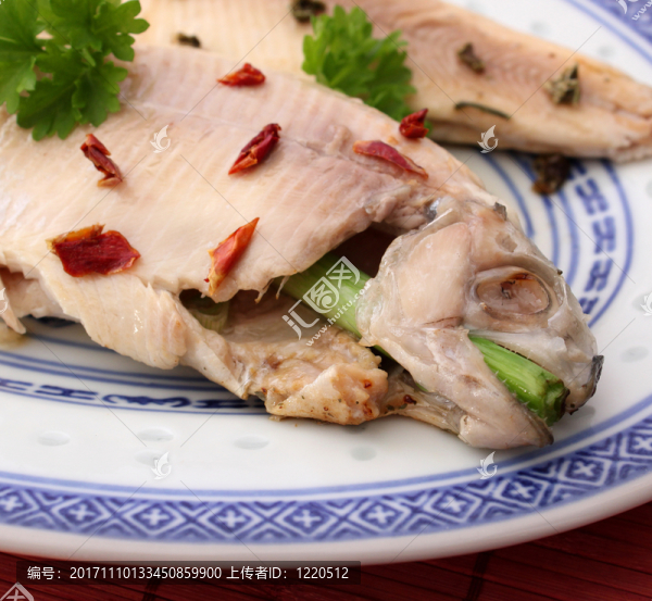 新鮮的鱒魚