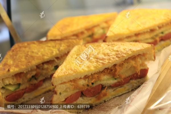 肉松雞蛋三明治
