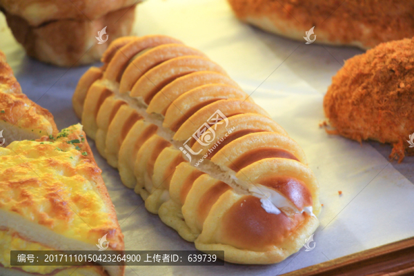 夾心毛毛蟲面包