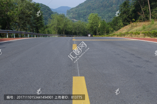 深山盤山鄉(xiāng)村路