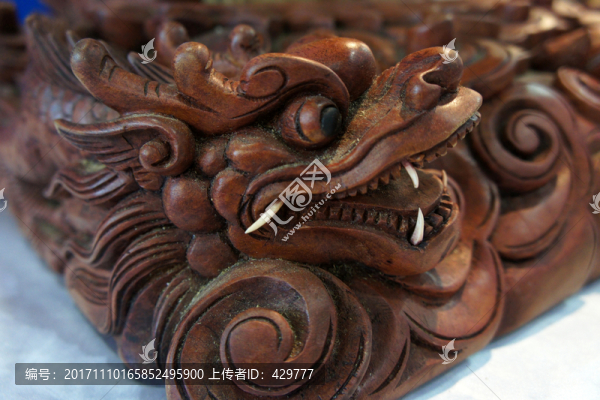 木雕龍