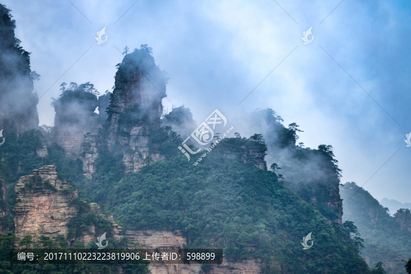張家界云霧山峰