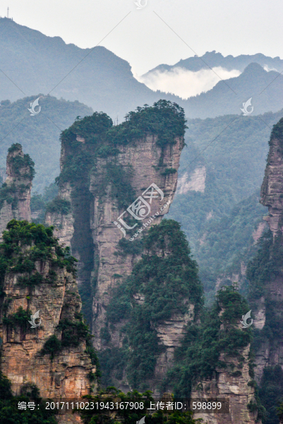 武陵源云霧遠(yuǎn)山