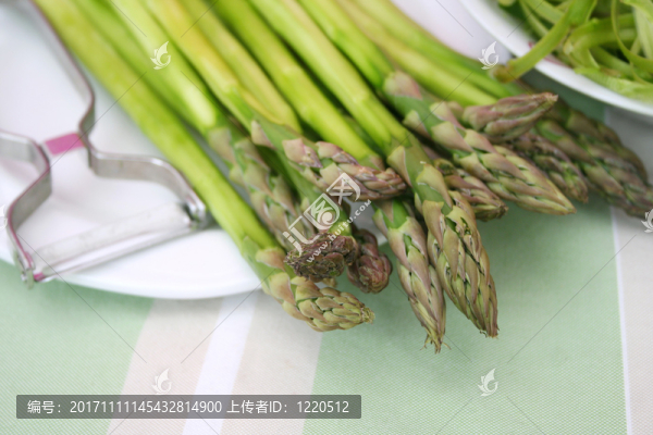 新鮮的蘆筍