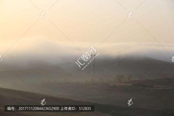 高原晨霧