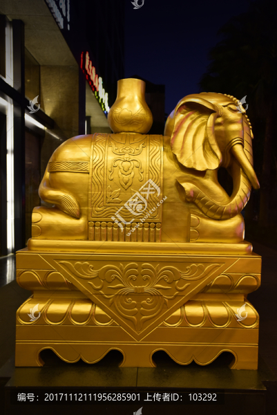 金象雕塑