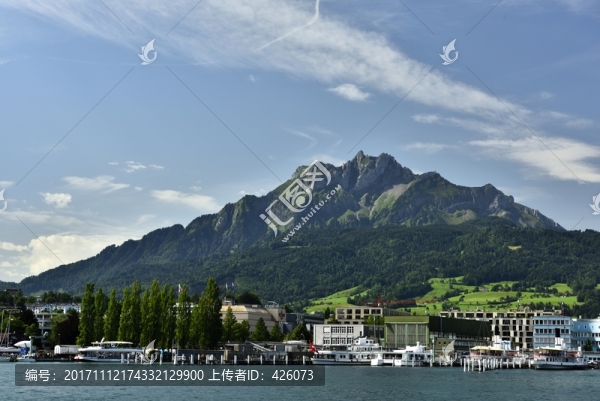 山下湖畔城市