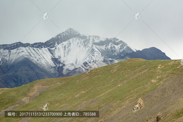 西藏雪山