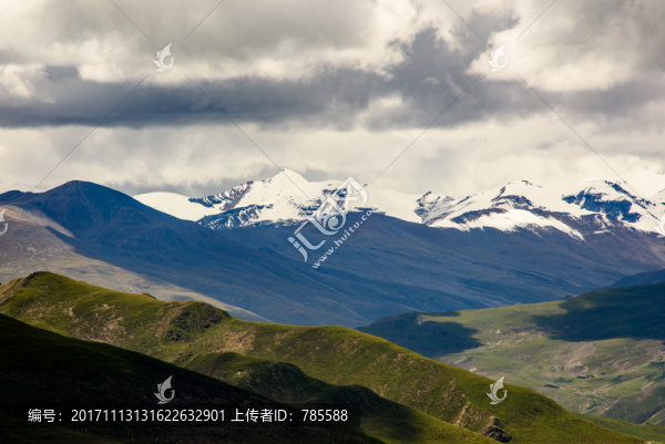 西藏雪山