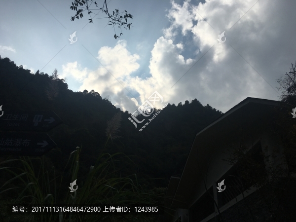 藍(lán)天白云
