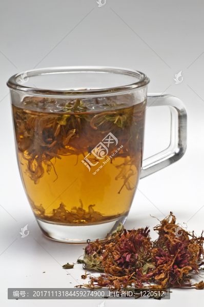 從莫娜手勢(shì)鮮花的涼茶