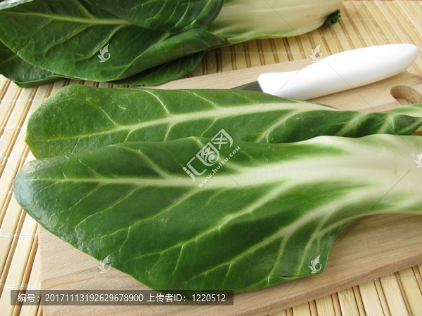 在木板上的廚房攤鋪機(jī)甜菜