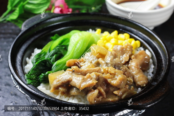 黑椒牛肉煲仔飯