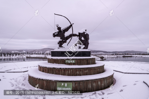 雪中鄂倫春獵人雕塑