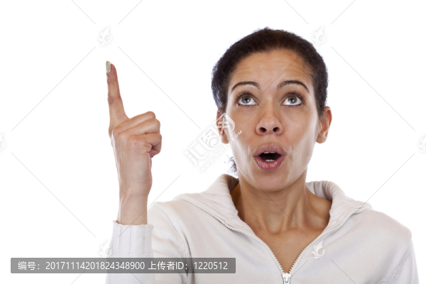 驚訝的女人指向和查找