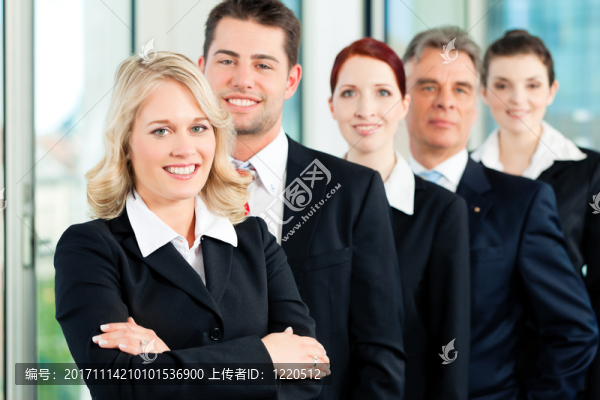 商業(yè)顧問(wèn)團(tuán)隊(duì)在辦公室