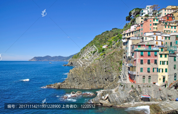 在cinque,terre的riomaggiore漁村