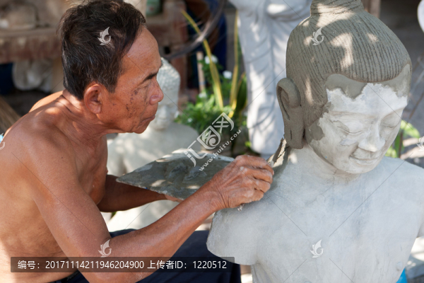 制作佛教雕塑