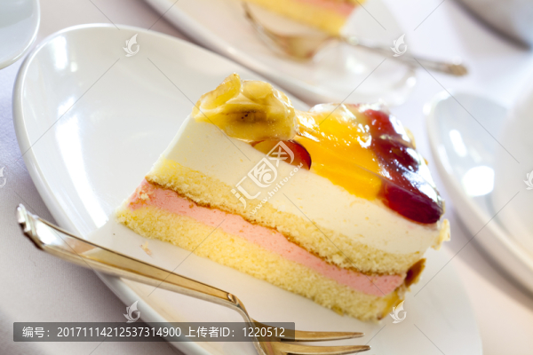 水果奶油蛋糕