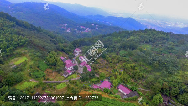 俯拍高山農(nóng)家