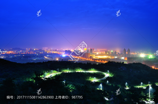 夜間山路