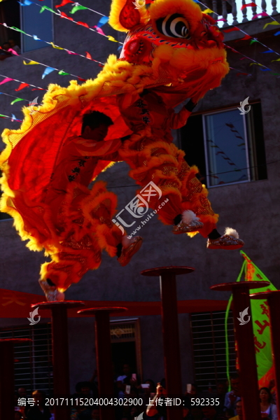 耍獅子