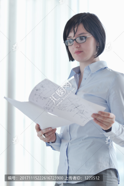 女人