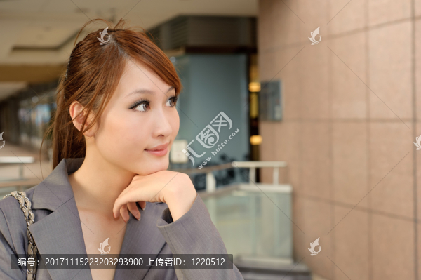 女人