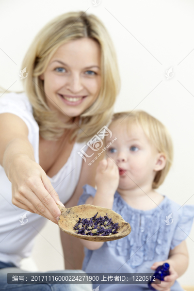 母親和女兒與巴赫花