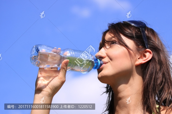 女人