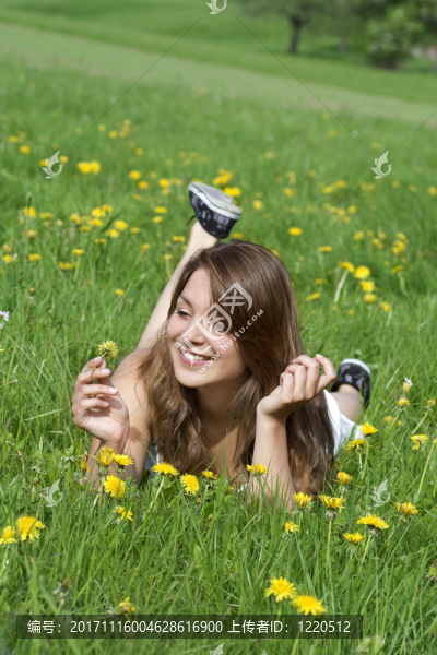 年輕女子與鮮花