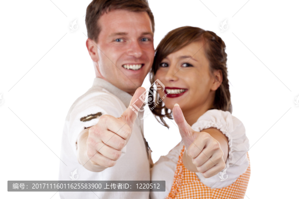顯示贊許的少女裝的男人和婦女