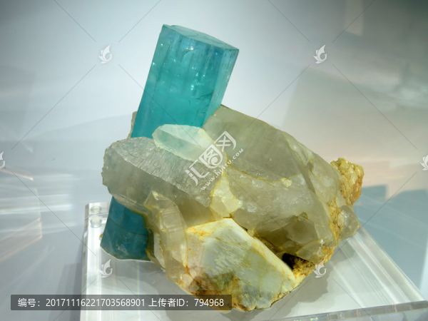 海藍寶石,石英