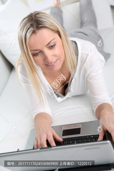 女人