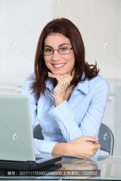 女人