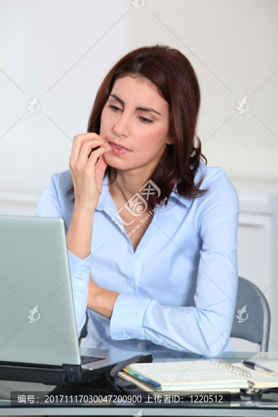 女人