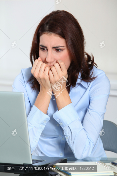 女人
