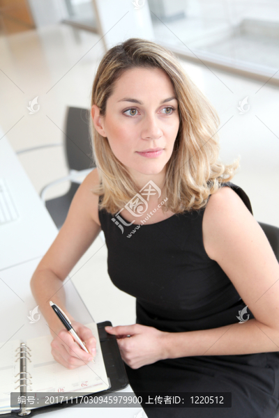 女人
