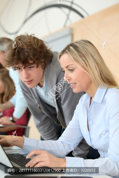 女人